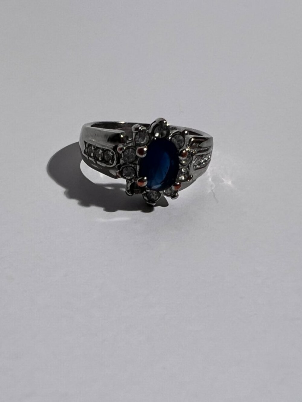 Vintage Style Faux Sapphire & Rhinestone Halo Statement Ring - Size 6.5 - Picture 2 of 9